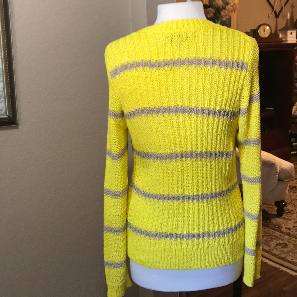LOFT YELLOW/GRAY CARDI. SIZE M - Picture 5 of 6